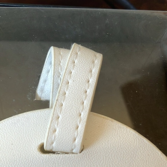 Rae Dunn: White Passport Cover & Luggage tags- new in box - Picture 15 of 16